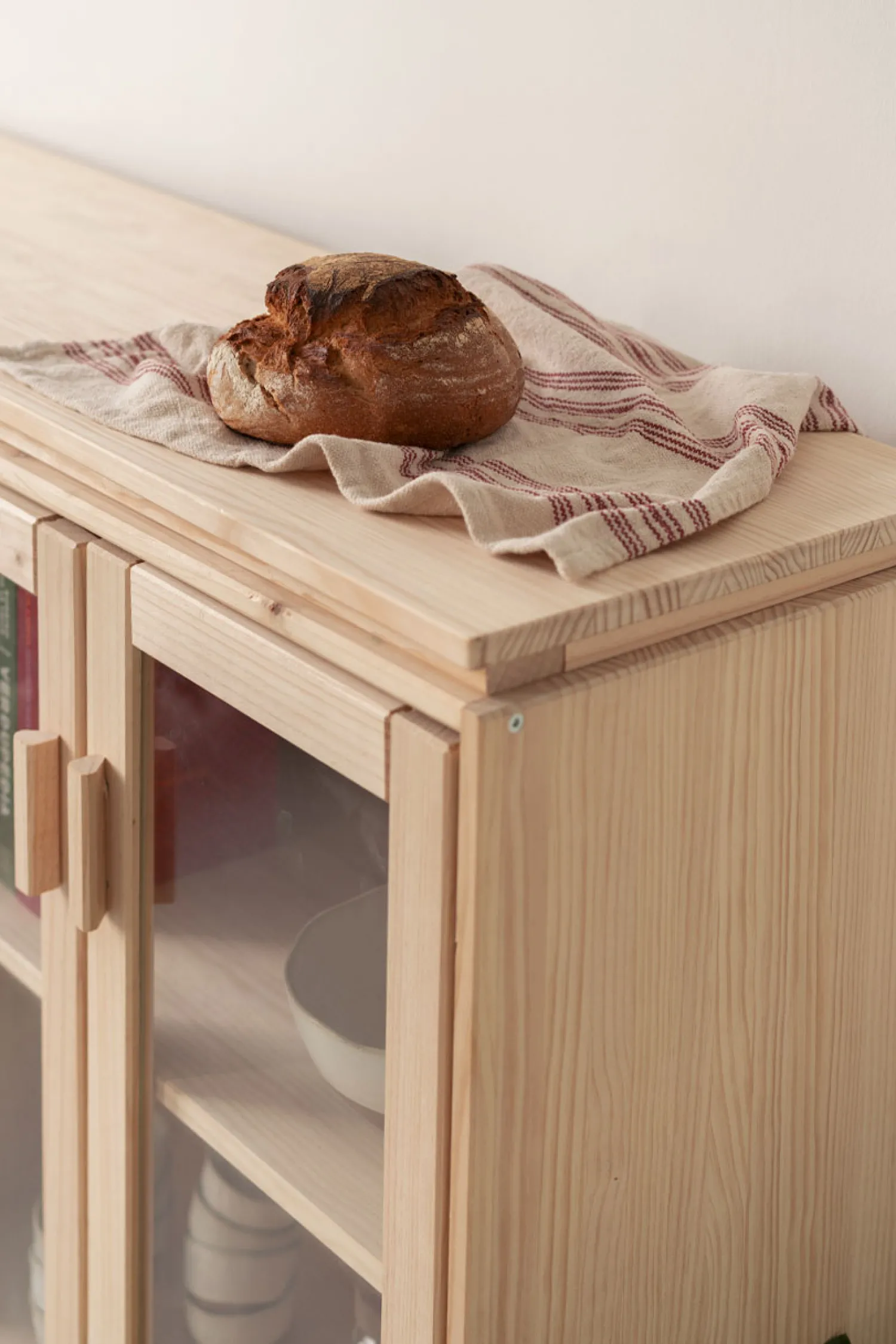 Muebles LUFE Vitrinas^AIKA vitrina 78x128