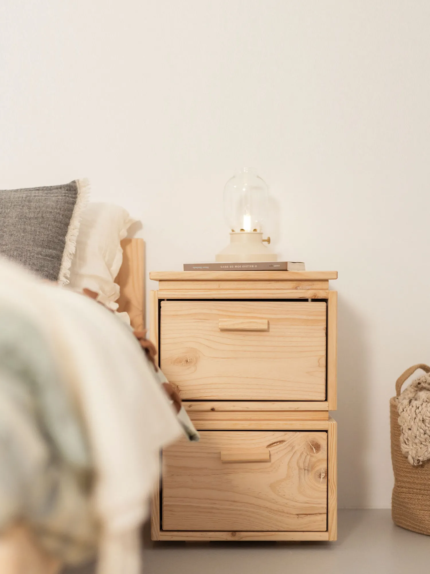 Muebles LUFE Mesitas De Noche|Mesitas De Noche^LIBE mesita de noche con 2 cajones 39x59