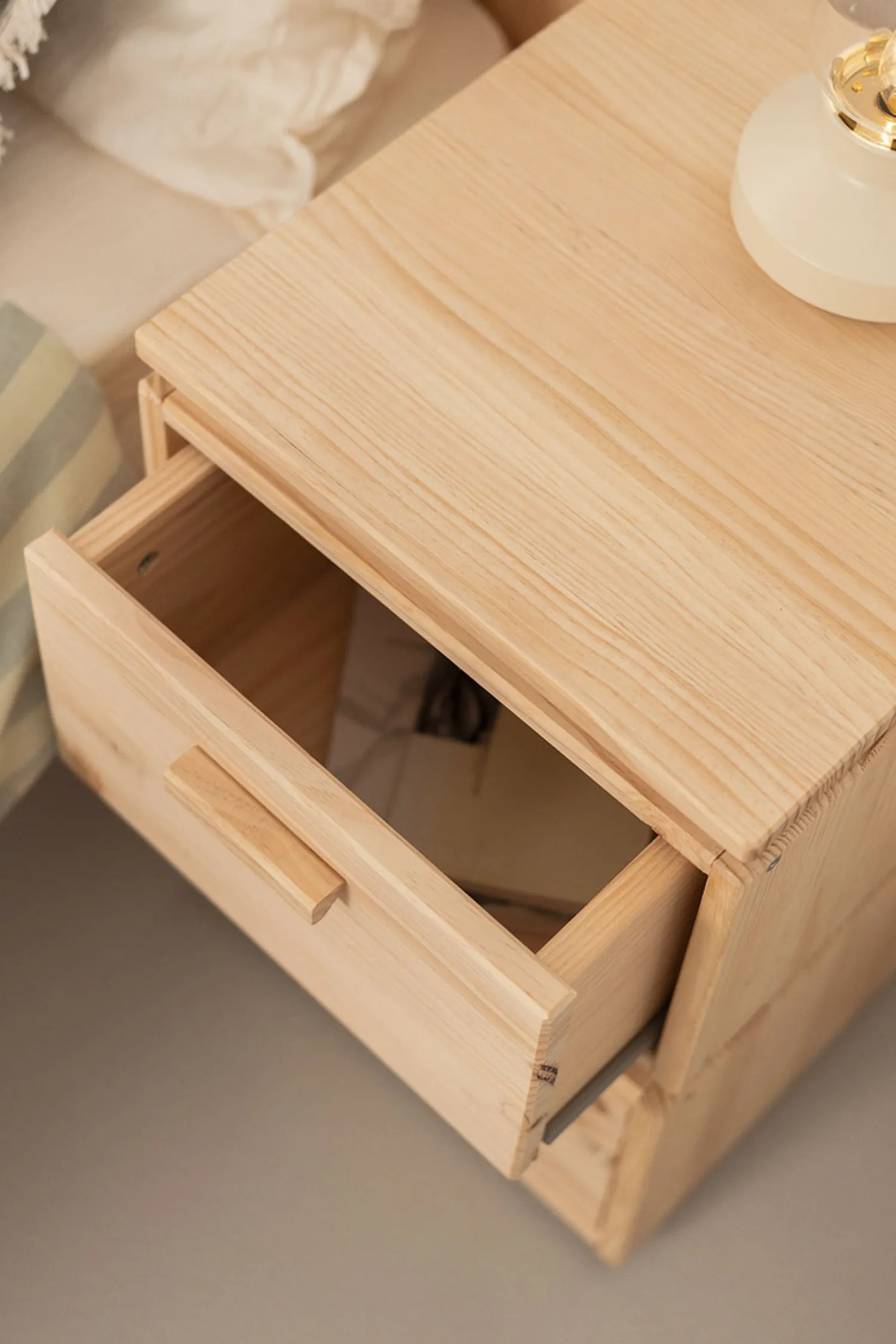 Muebles LUFE Mesitas De Noche|Mesitas De Noche^LIBE mesita de noche con 2 cajones 39x59