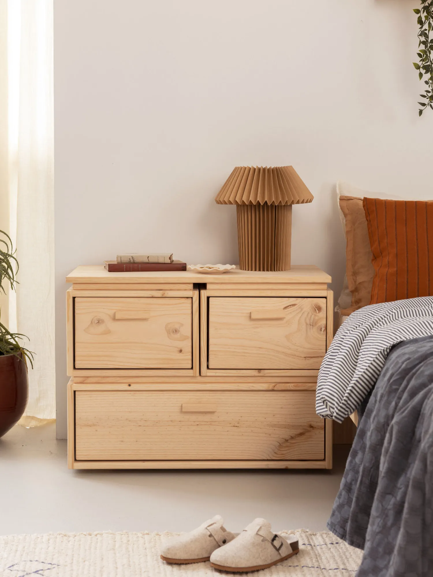 Muebles LUFE Mesitas De Noche|Mesitas De Noche^LIBE mesita de noche con 3 cajones 78x59