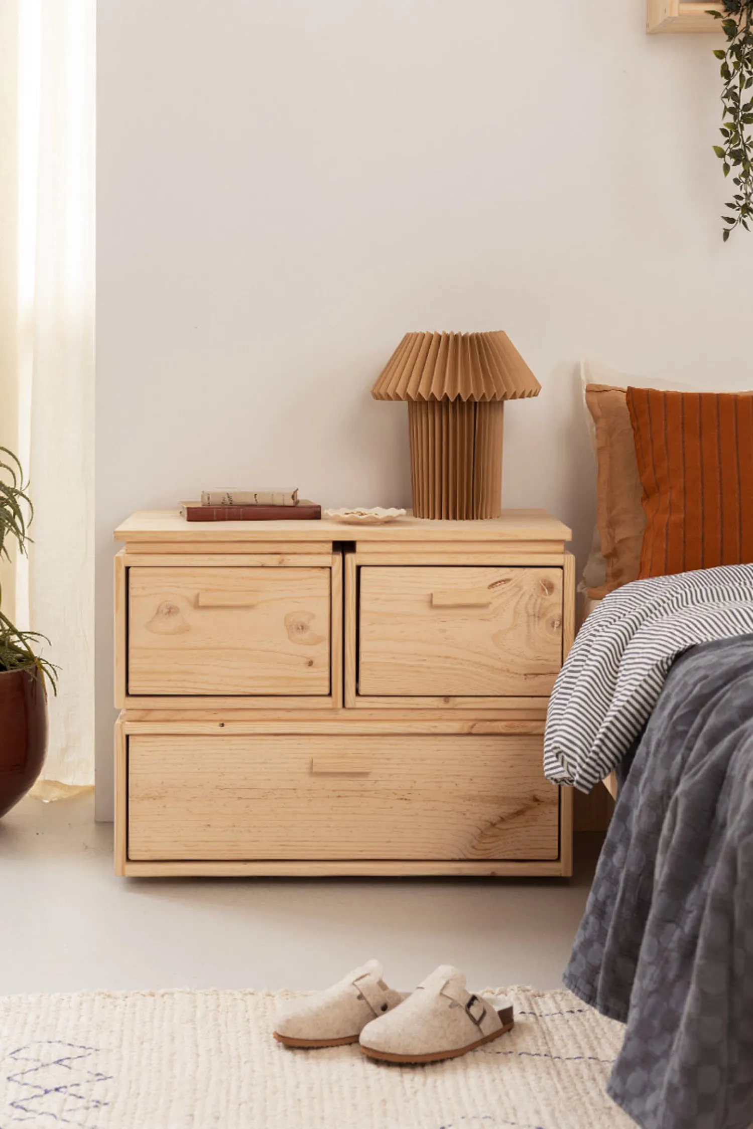 Muebles LUFE Mesitas De Noche|Mesitas De Noche^LIBE mesita de noche con 3 cajones 78x59