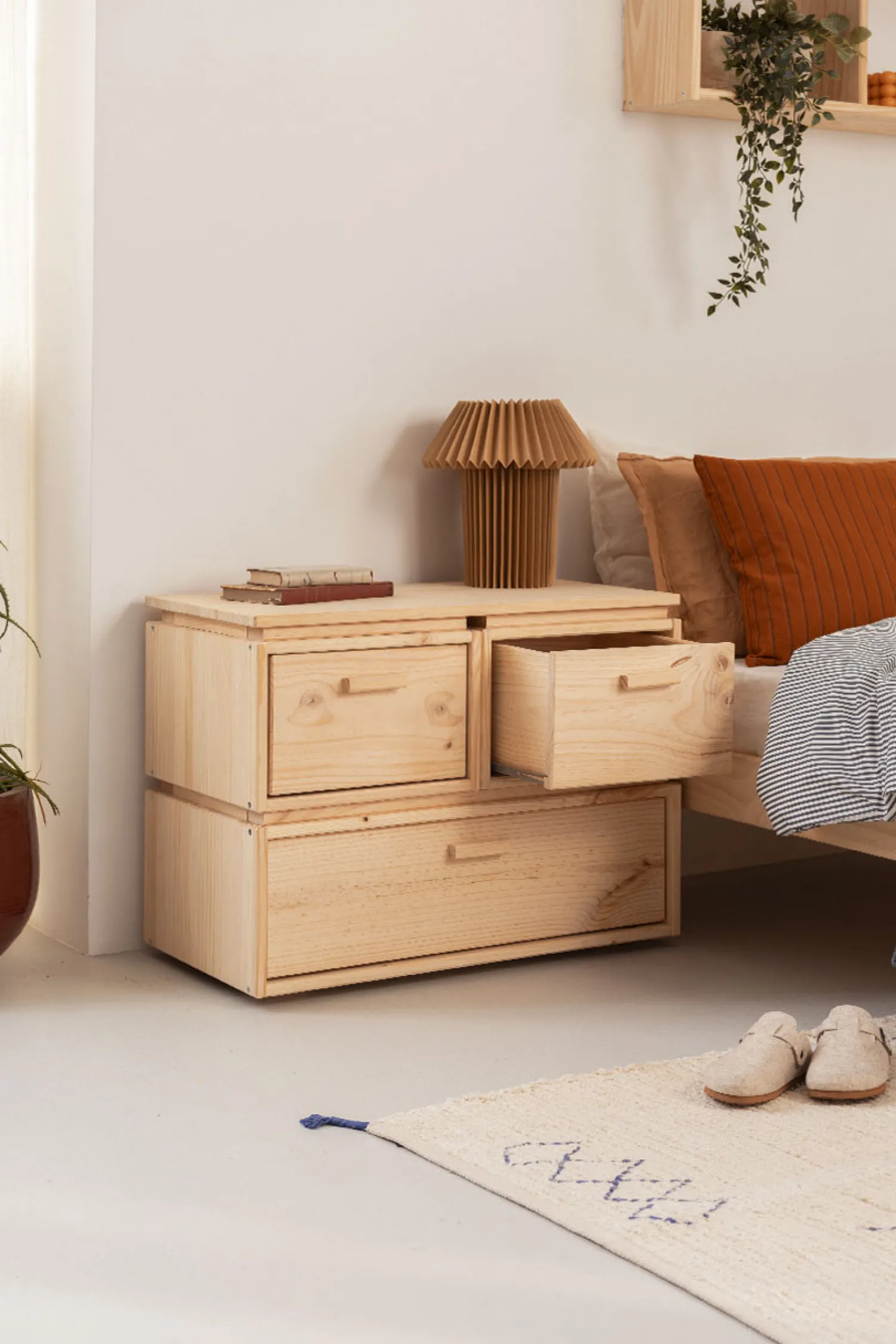 Muebles LUFE Mesitas De Noche|Mesitas De Noche^LIBE mesita de noche con 3 cajones 78x59