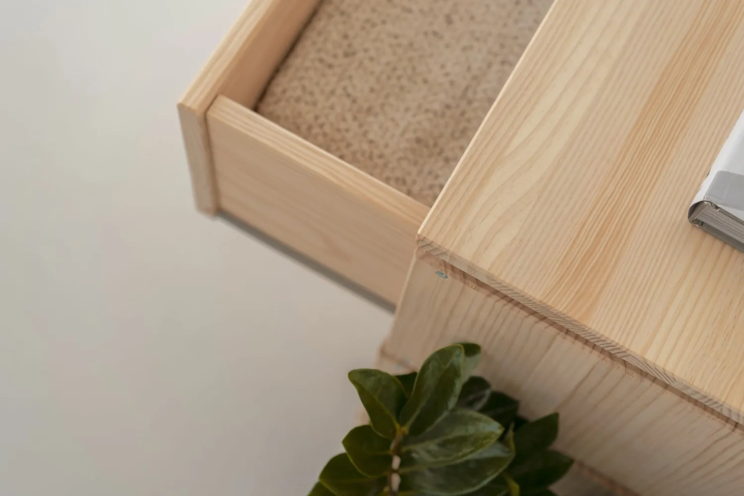 Muebles LUFE Mesitas De Noche|Mesitas De Noche^LIBE mesita de noche con 2 cajones 78x59