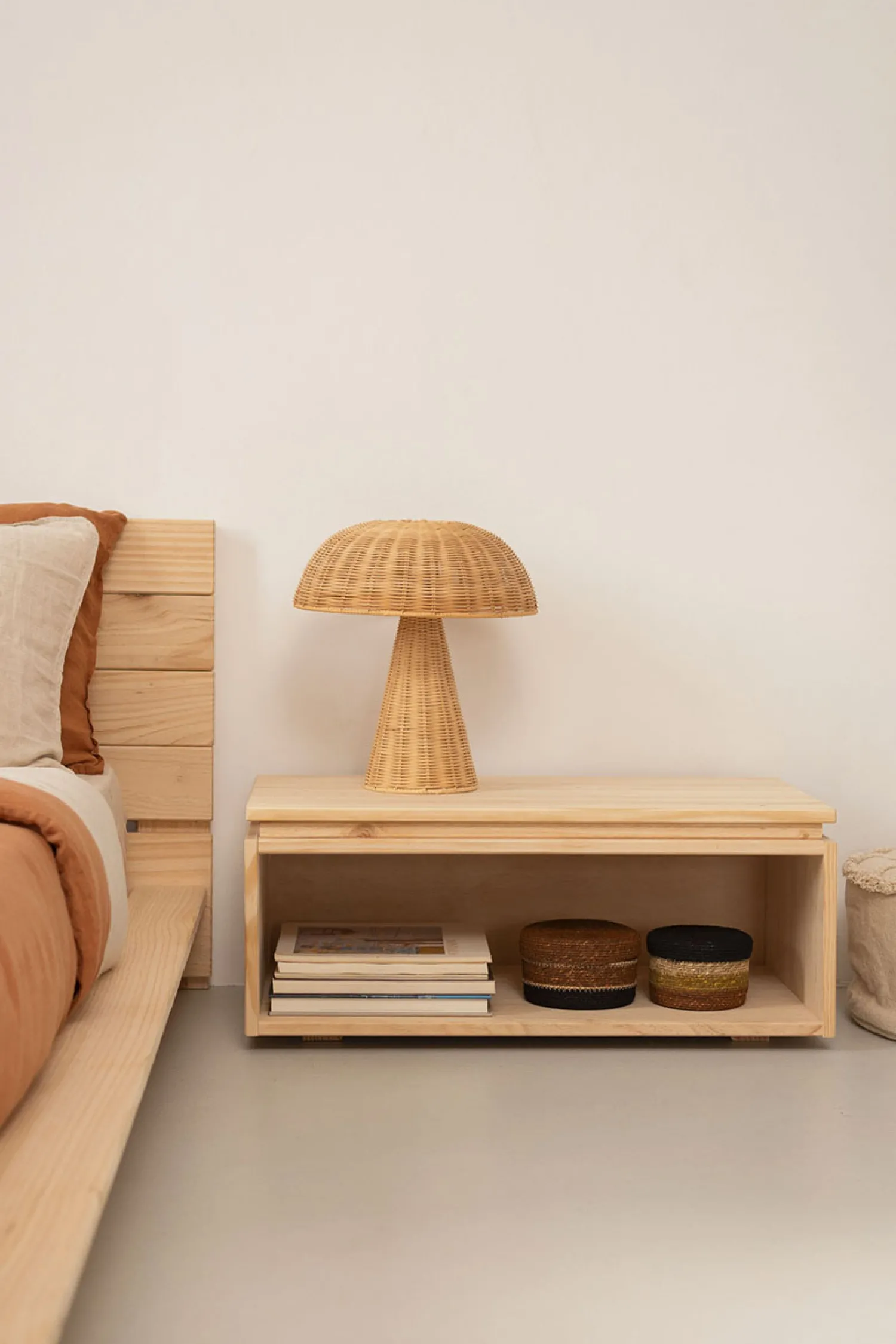 Muebles LUFE Mesitas De Noche|Mesitas De Noche^LIBE mesita de noche 78x32