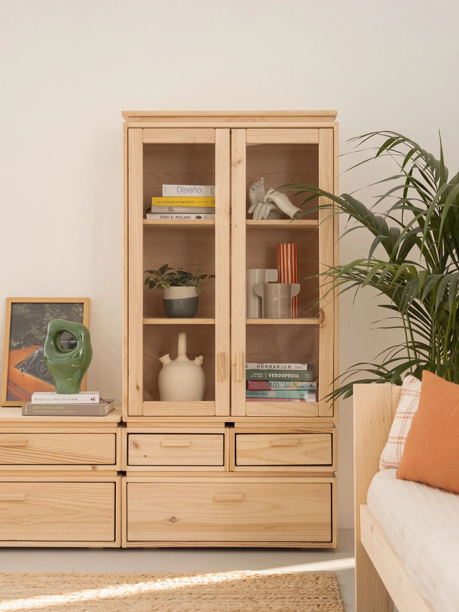 Muebles LUFE Vitrinas^LIBE vitrina con 3 cajones 78x161