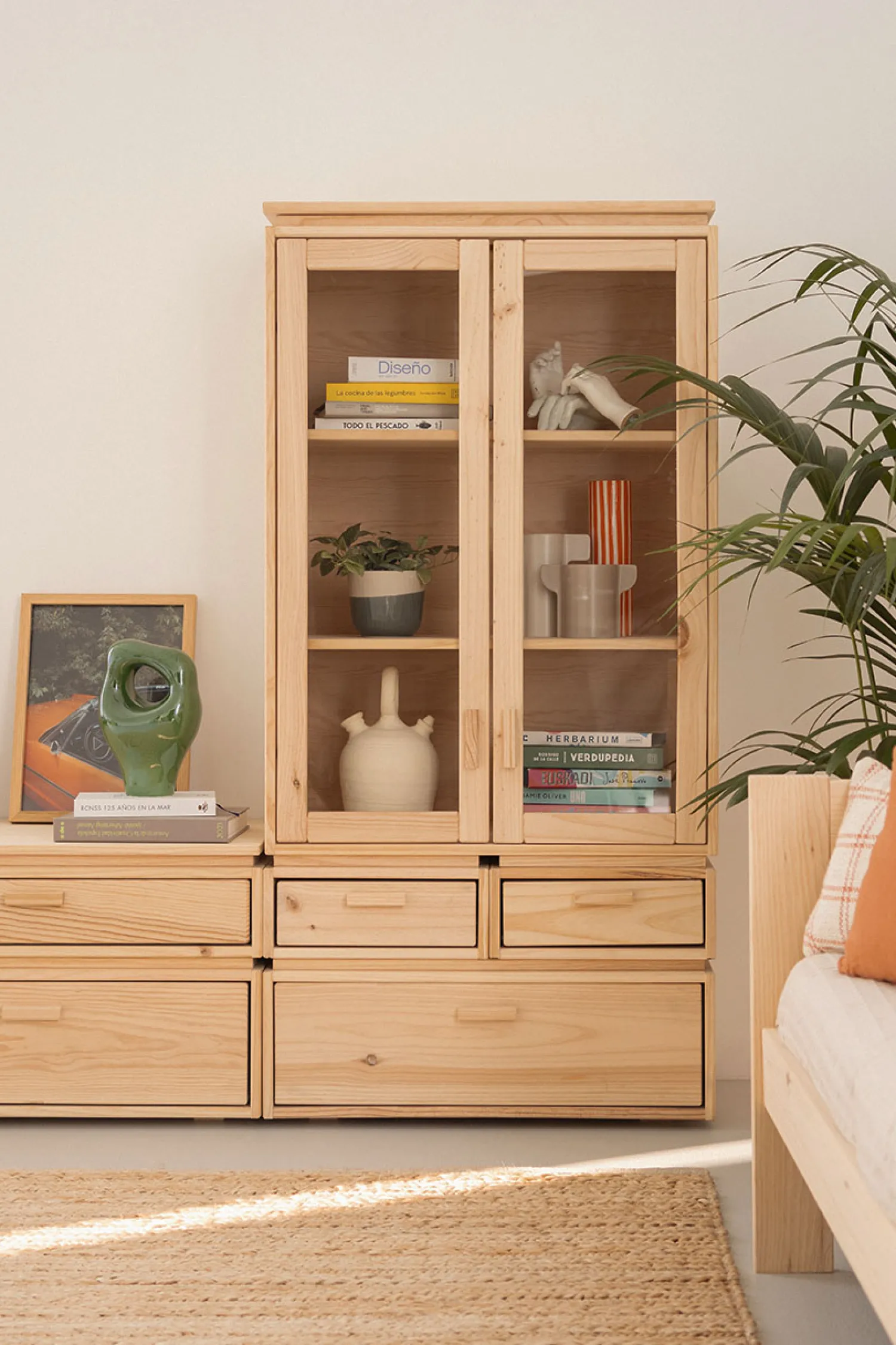 Muebles LUFE Vitrinas^LIBE vitrina con 3 cajones 78x161