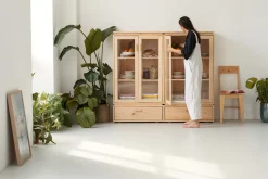 Muebles LUFE Vitrinas^LIBE vitrina doble con 2 cajones 157x143