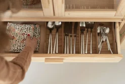 Muebles LUFE Vitrinas^LIBE vitrina doble con 4 cajones 157x161