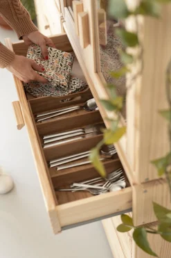 Muebles LUFE Vitrinas^LIBE vitrina doble con 4 cajones 157x161