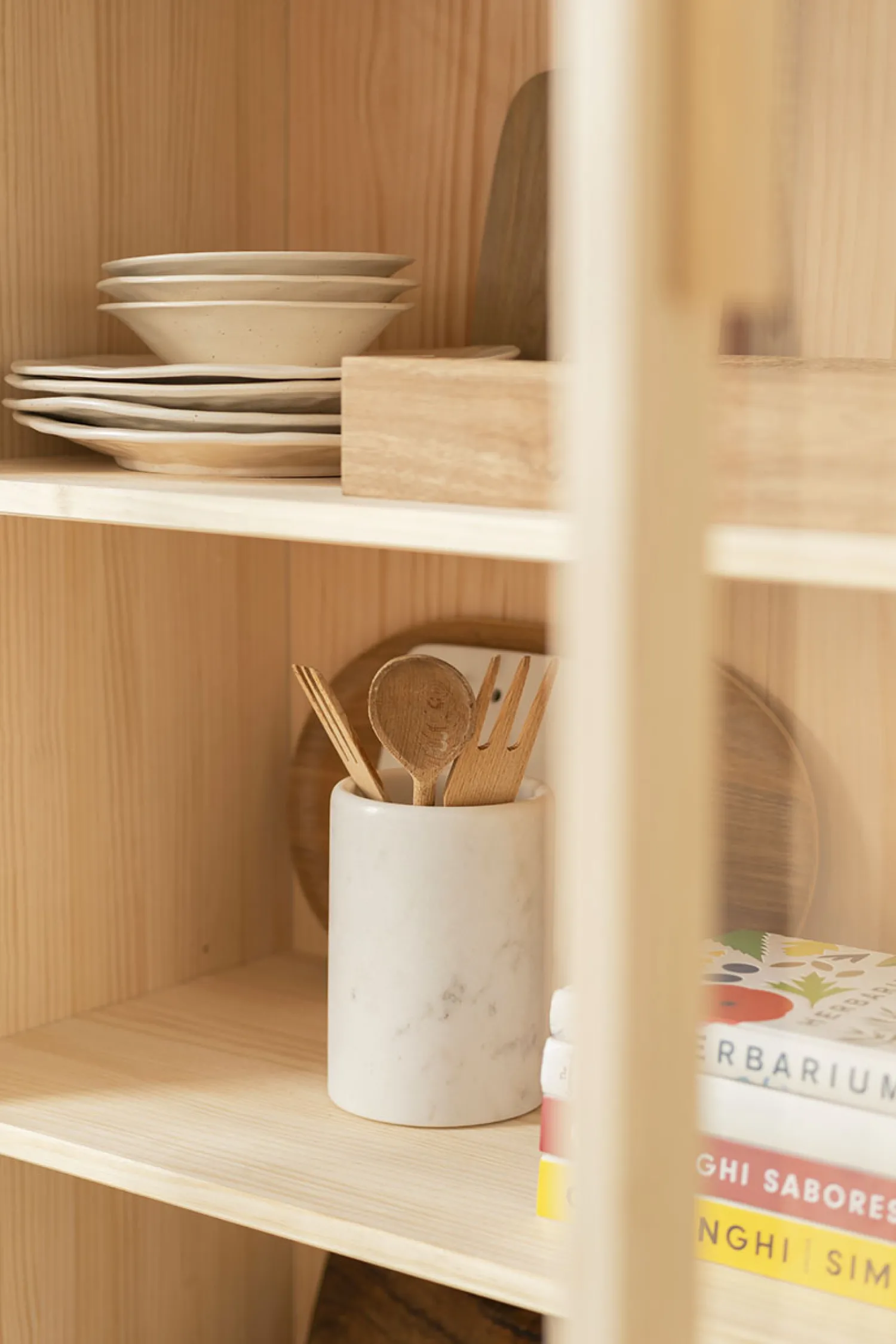 Muebles LUFE Vitrinas^LIBE vitrina doble con cajonera 157x115