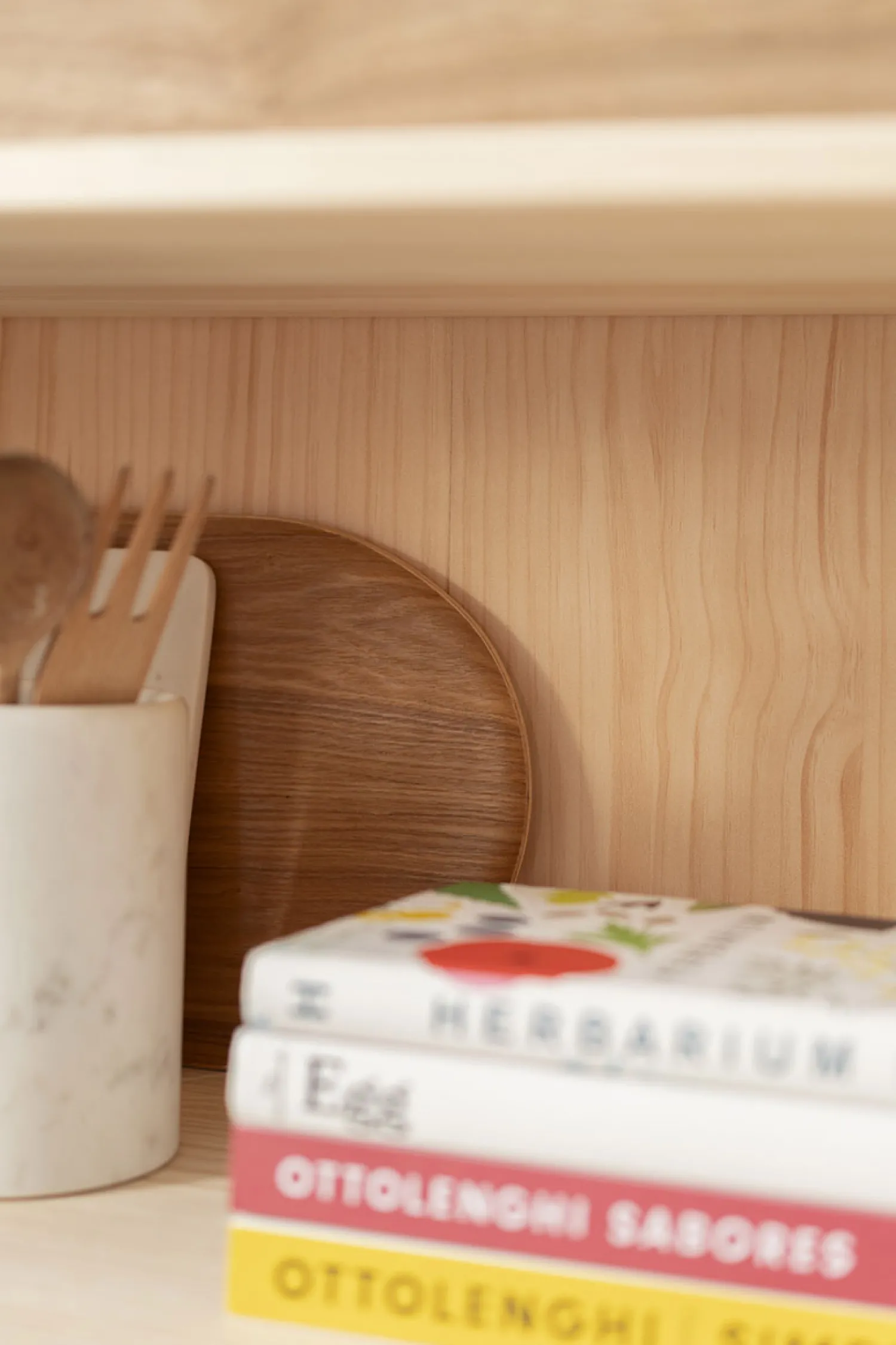 Muebles LUFE Vitrinas^LIBE vitrina doble con cajonera 157x115